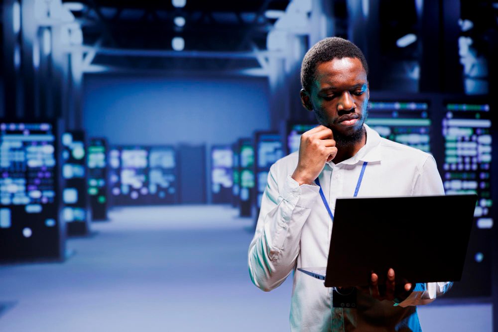 Ingénieur ILNET en supervision dans notre data center