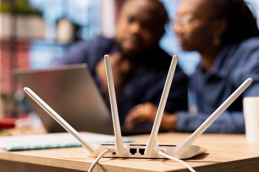 Famille connect&eacute;e au wifi ILNET